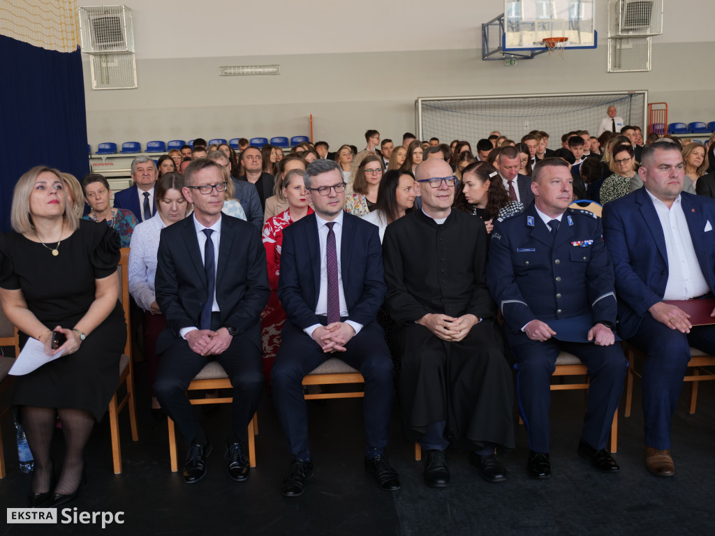 Zakończenie roku dla klas maturalnych w ZS nr 1