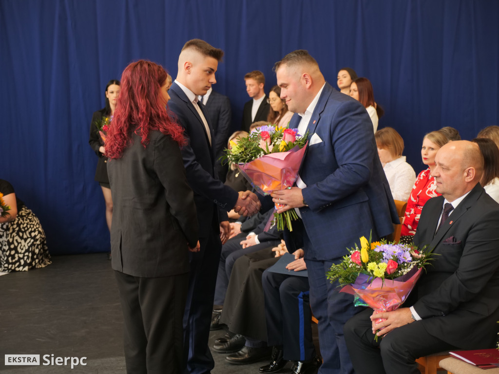Zakończenie roku dla klas maturalnych w ZS nr 1
