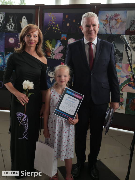 Wystawa prac dzieci i młodzieży w CKiSz