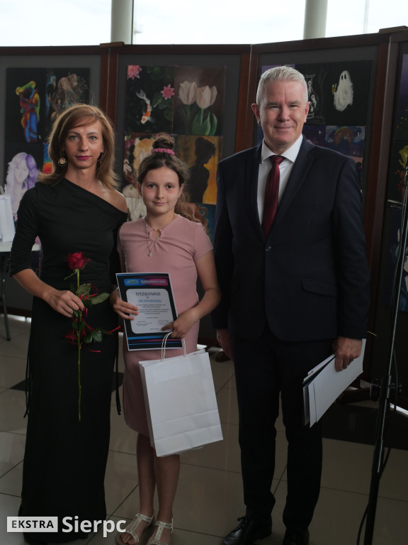 Wystawa prac dzieci i młodzieży w CKiSz