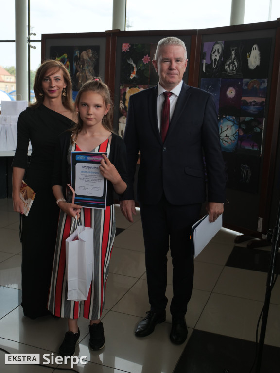 Wystawa prac dzieci i młodzieży w CKiSz