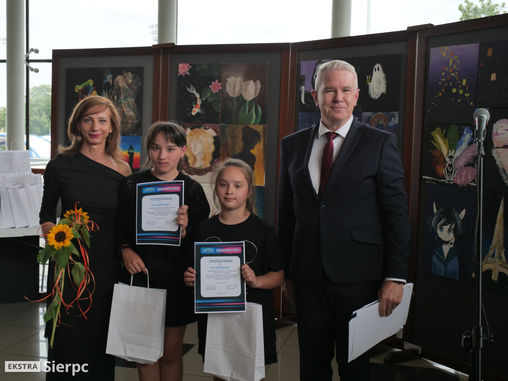 Wystawa prac dzieci i młodzieży w CKiSz