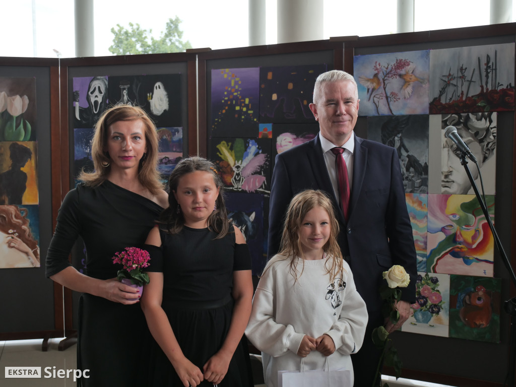 Wystawa prac dzieci i młodzieży w CKiSz