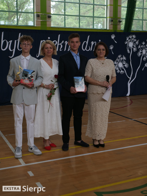 Pożegnanie absolwentów Dwójki