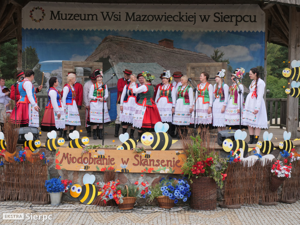 Miodobranie w skansenie