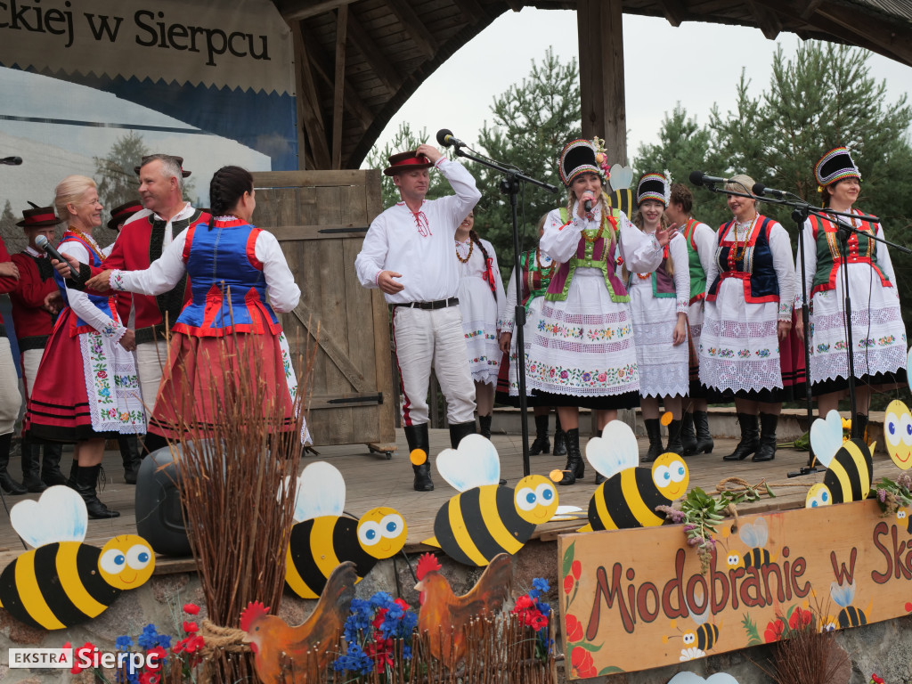 Miodobranie w skansenie