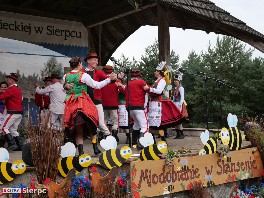 Miodobranie w skansenie