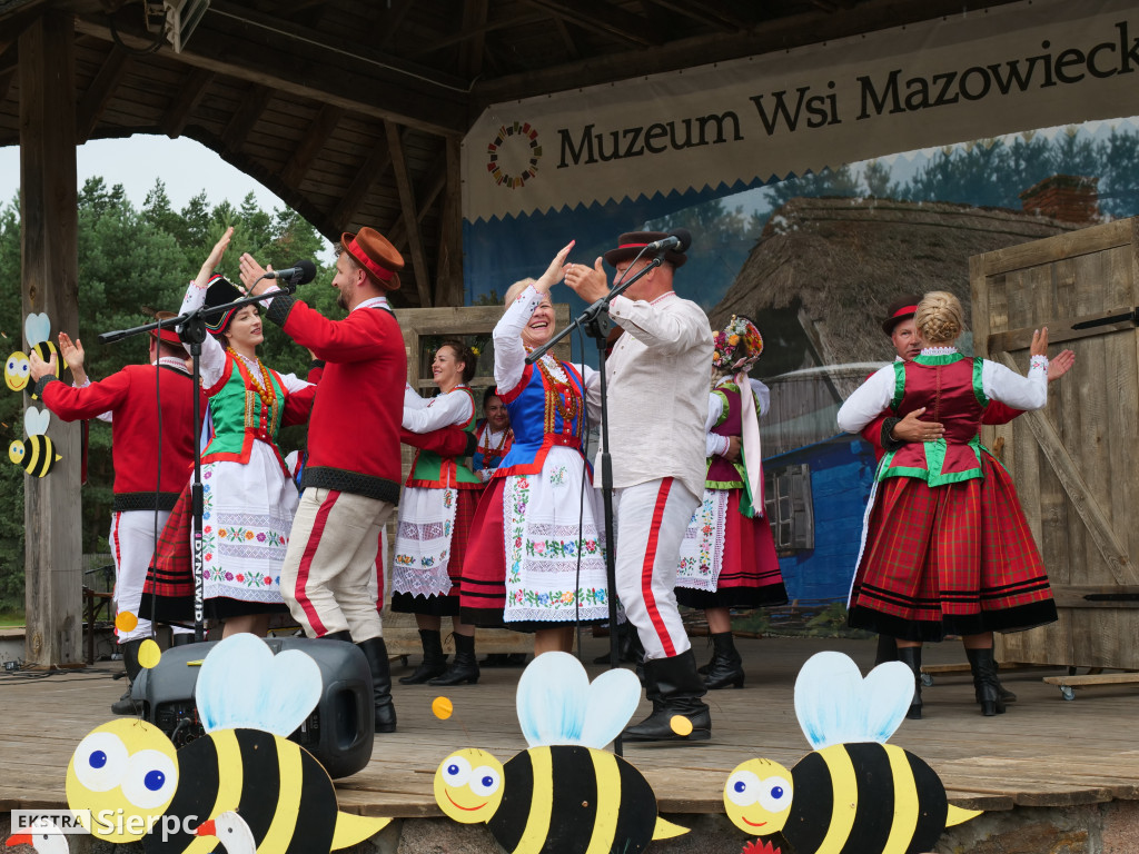 Miodobranie w skansenie