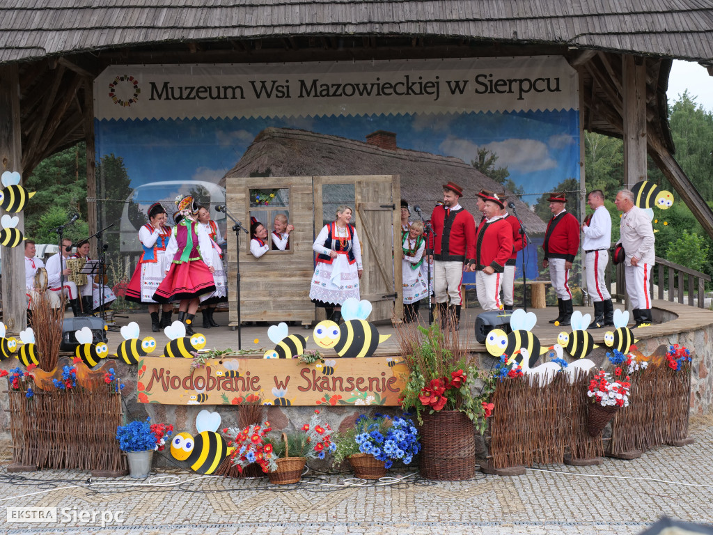 Miodobranie w skansenie