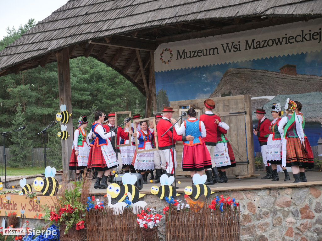 Miodobranie w skansenie
