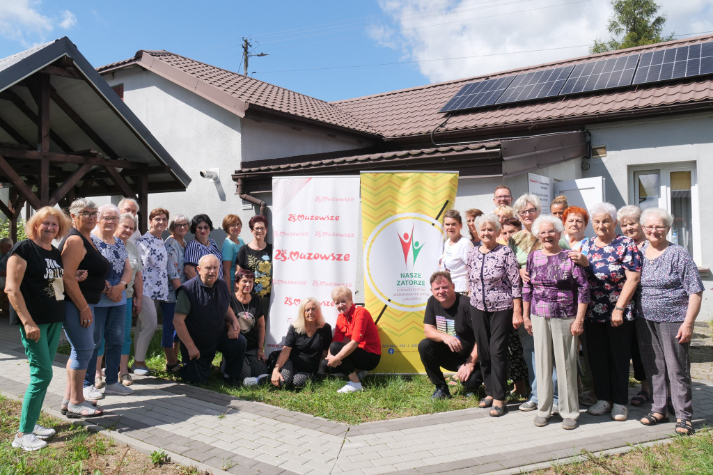 Twórcze sploty - seniorzy w świecie barw