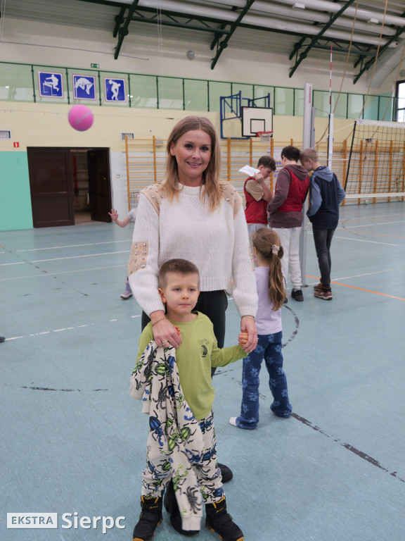 Rodzinny Turniej Piłki Siatkowej w Szczutowie