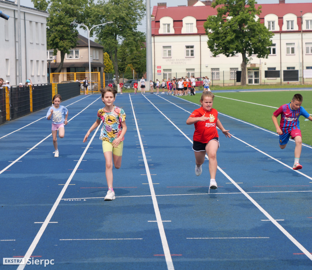 100 metrów na 100-lecie Dwójki