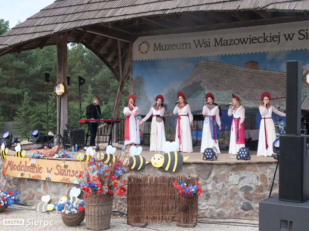 Miodobranie w skansenie