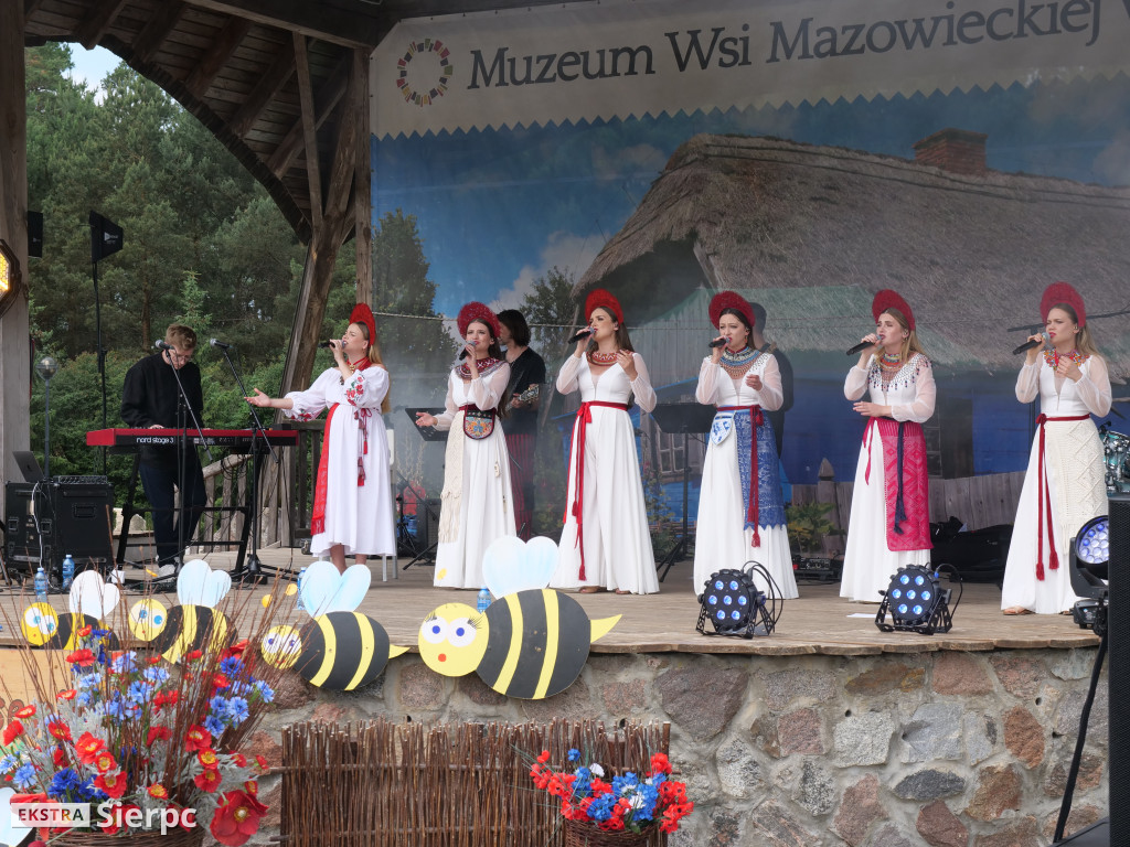 Miodobranie w skansenie