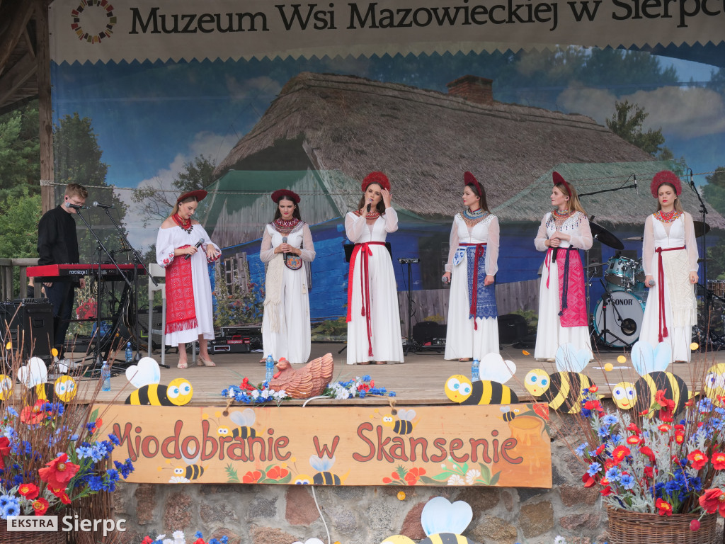 Miodobranie w skansenie