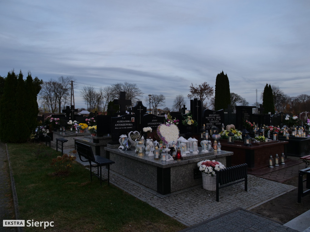 Wszystkich Świętych na sierpeckich cmentarzach