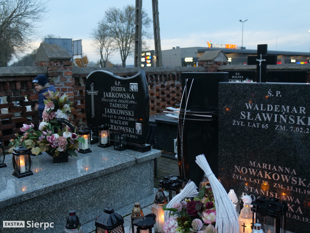 Wszystkich Świętych na sierpeckich cmentarzach