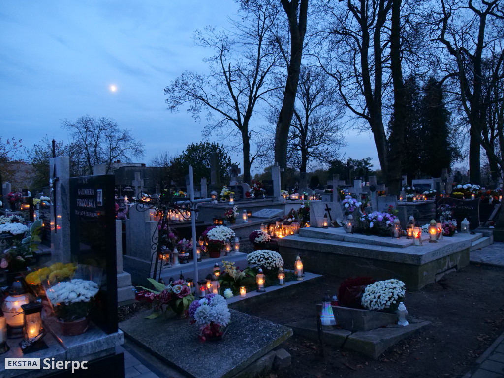 Wszystkich Świętych na sierpeckich cmentarzach