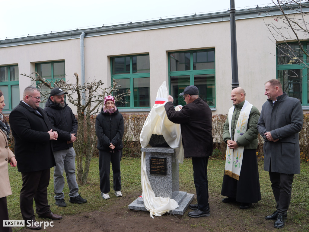 Twórczy Ognik przed Ogniskiem Pracy Pozaszkolnej