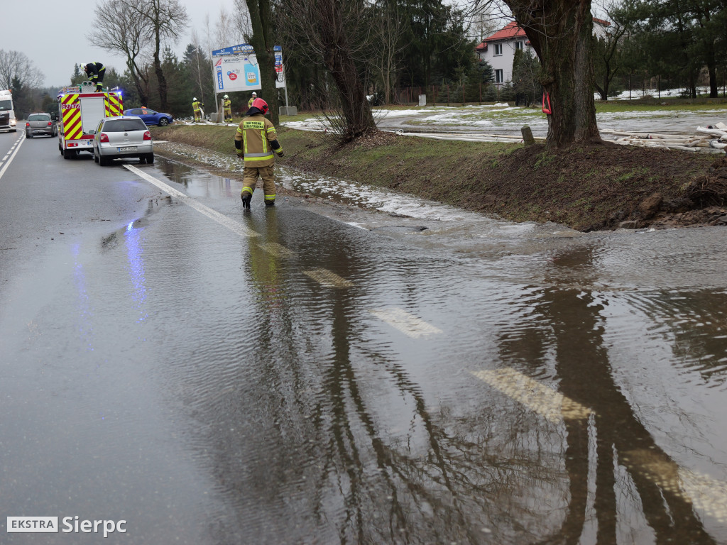 Woda na drodze krajowej nr 10