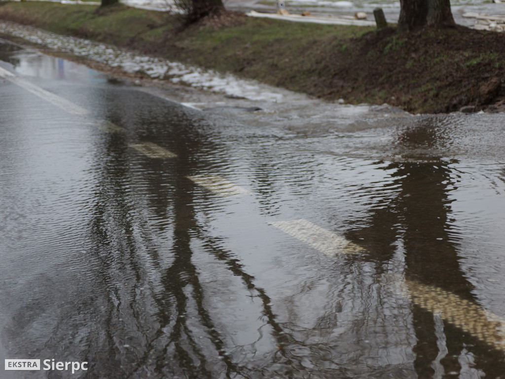 Woda na drodze krajowej nr 10
