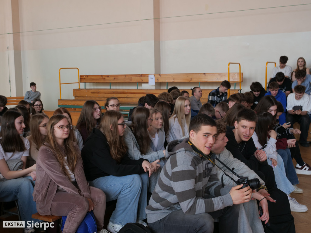 Abiturki „ZasiedmioLOgród” w LO