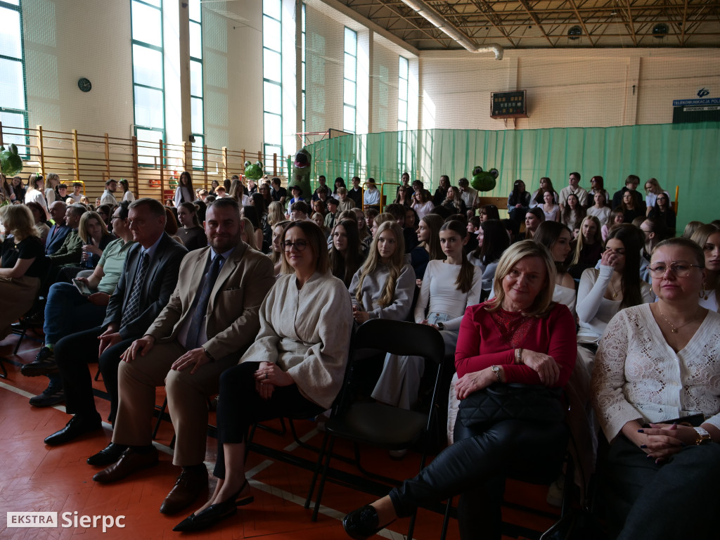Abiturki „ZasiedmioLOgród” w LO