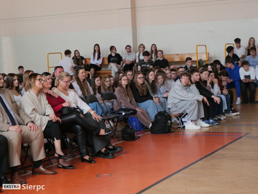 Abiturki „ZasiedmioLOgród” w LO