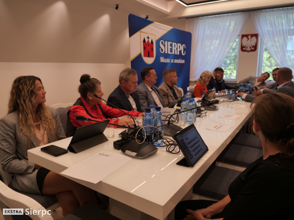 Sesja Rady Miejskiej na dworcu PKP