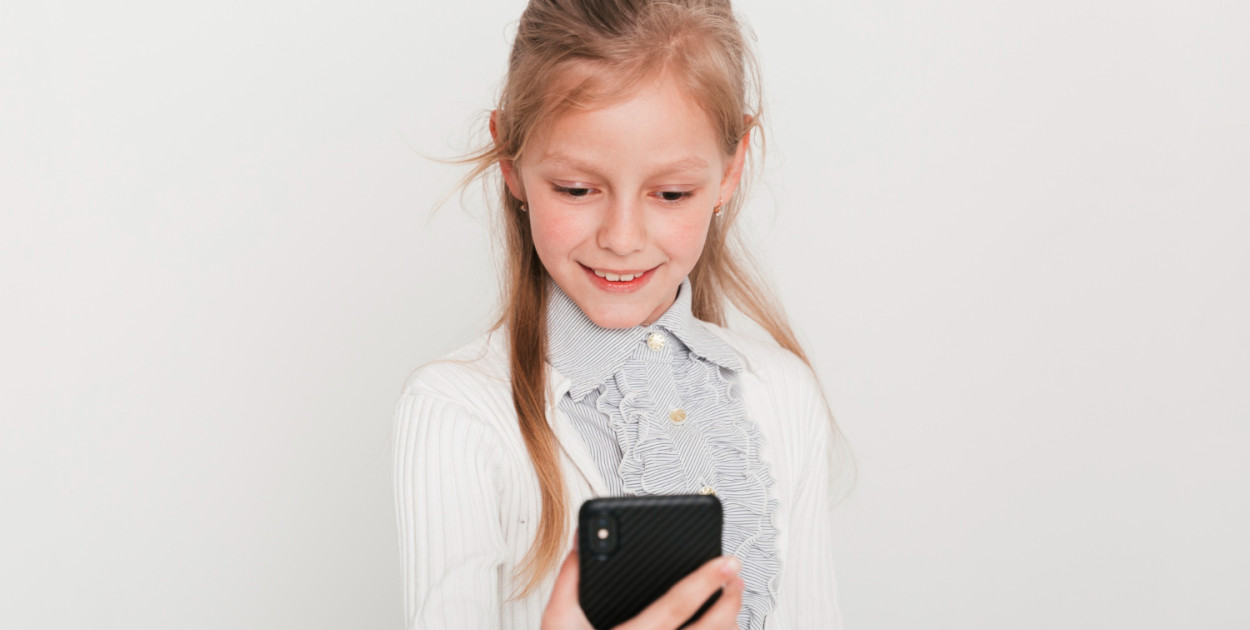 Korzystanie z telefonu na lekcji. Czy nauczyciel może go odebrać?