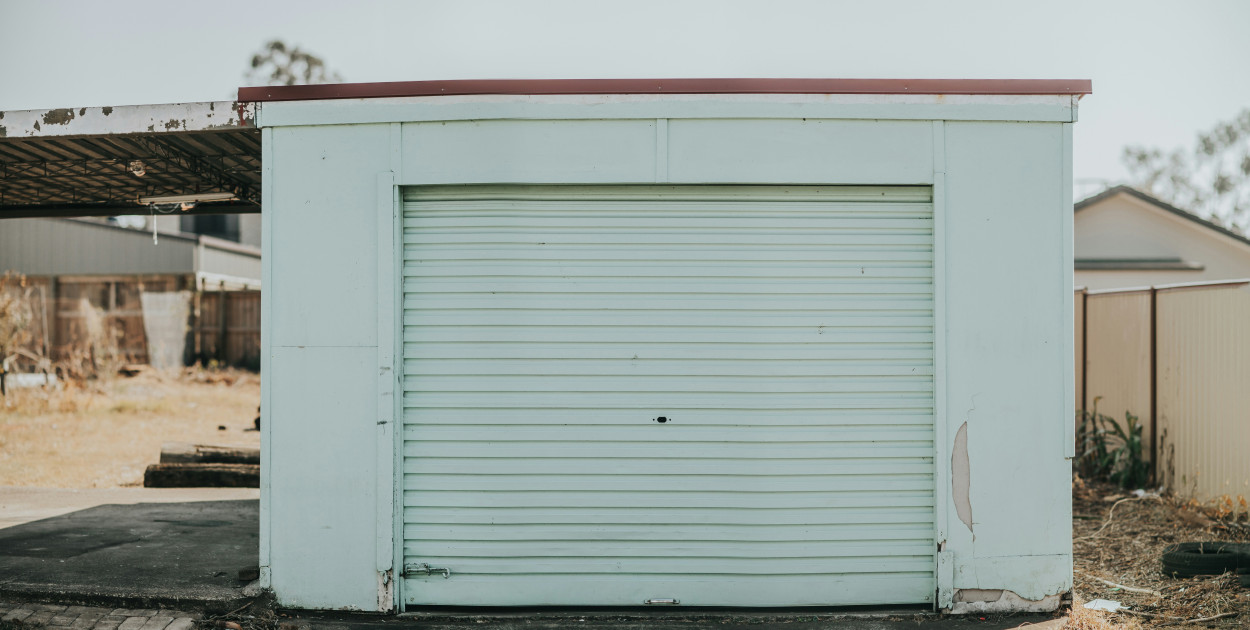 Garaże blaszane na Mazowszu – jak dopasować model do swoich potrzeb?