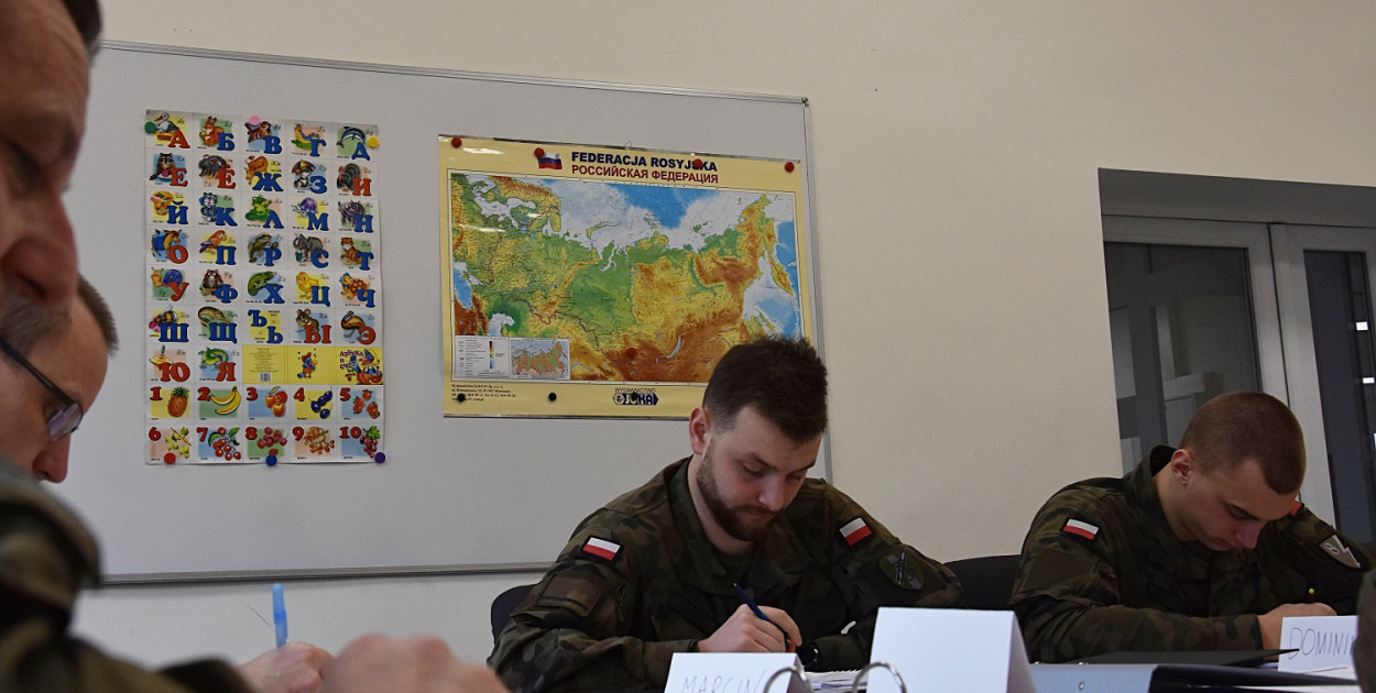 Żołnierze WOT uczą się języka rosyjskiego