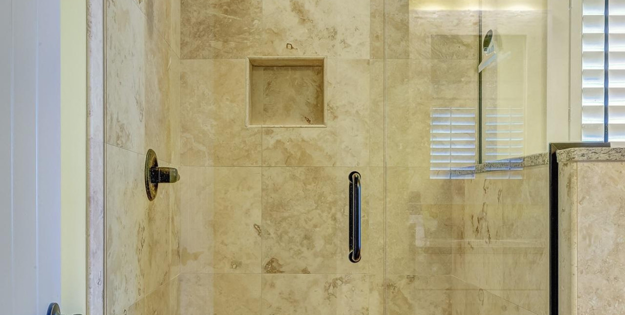 Mikrocement pod prysznicem - jakie są zalety tego rozwiązania?