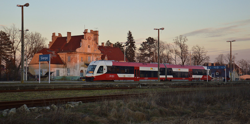 2019.02.24 Autobus szynowy SA133-021 należący do spółki Arriva RP oczekuje na odjazd ze stacji Sierpc, pociąg osobowy 50975 relacji Sierpc – Bydgoszcz Główna, fot. S .Suliński