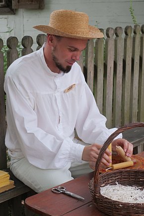 Miodobranie w skansenie-4115