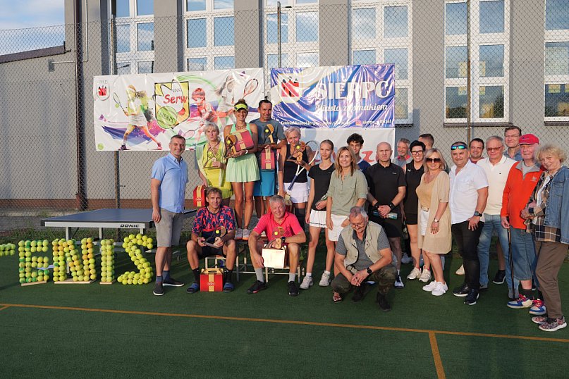 Mikstowy turniej tenisa