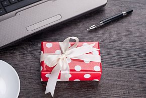 Świąteczna paczka może stać się problemem. Skarbówka patrzy z ukrycia-21414