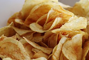 Podatek tłuszczowy uderzy w przekąski? Posłowie pokazują projekt-22120