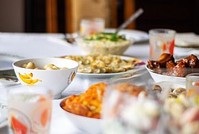 Polacy znów sięgną głębiej do kieszeni. Tyle wydają na świąteczne jedzenie-22158