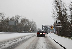 Poważne zagrożenie na drogach. Kierowcy często o tym zapominają-22659