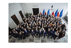 Dyskusje młodych o edukacji, prawach ucznia i internecie