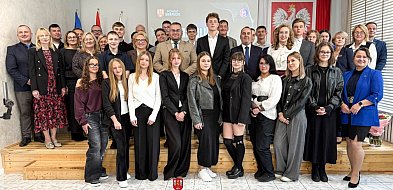 Młodzi wchodzą do samorządu-21927