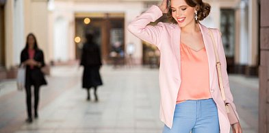 Jak wybrać odpowiednie jeansy petite – przewodnik dla kobiet