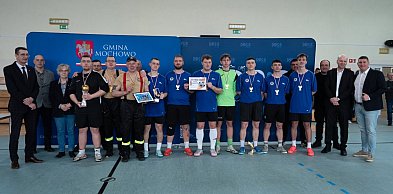 Strażacy zagrali w piłkę w Mochowie