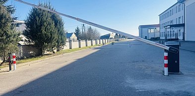 Szlaban przy szkołach