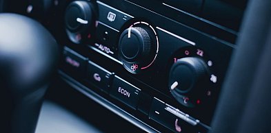 Elektronika w służbie kierowcy - klucz do spokoju na trasie i jak o nią dbać