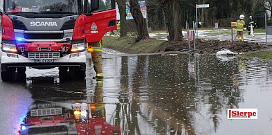 Woda na DK 10. Poważne utrudnienia w Borkowie Kościelnym