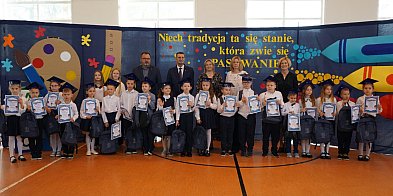 Pasowanie na ucznia w szkołach gminy Mochowo-22011