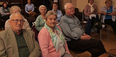 Jak seniorzy mogą zdobyć pieniądze?-22248